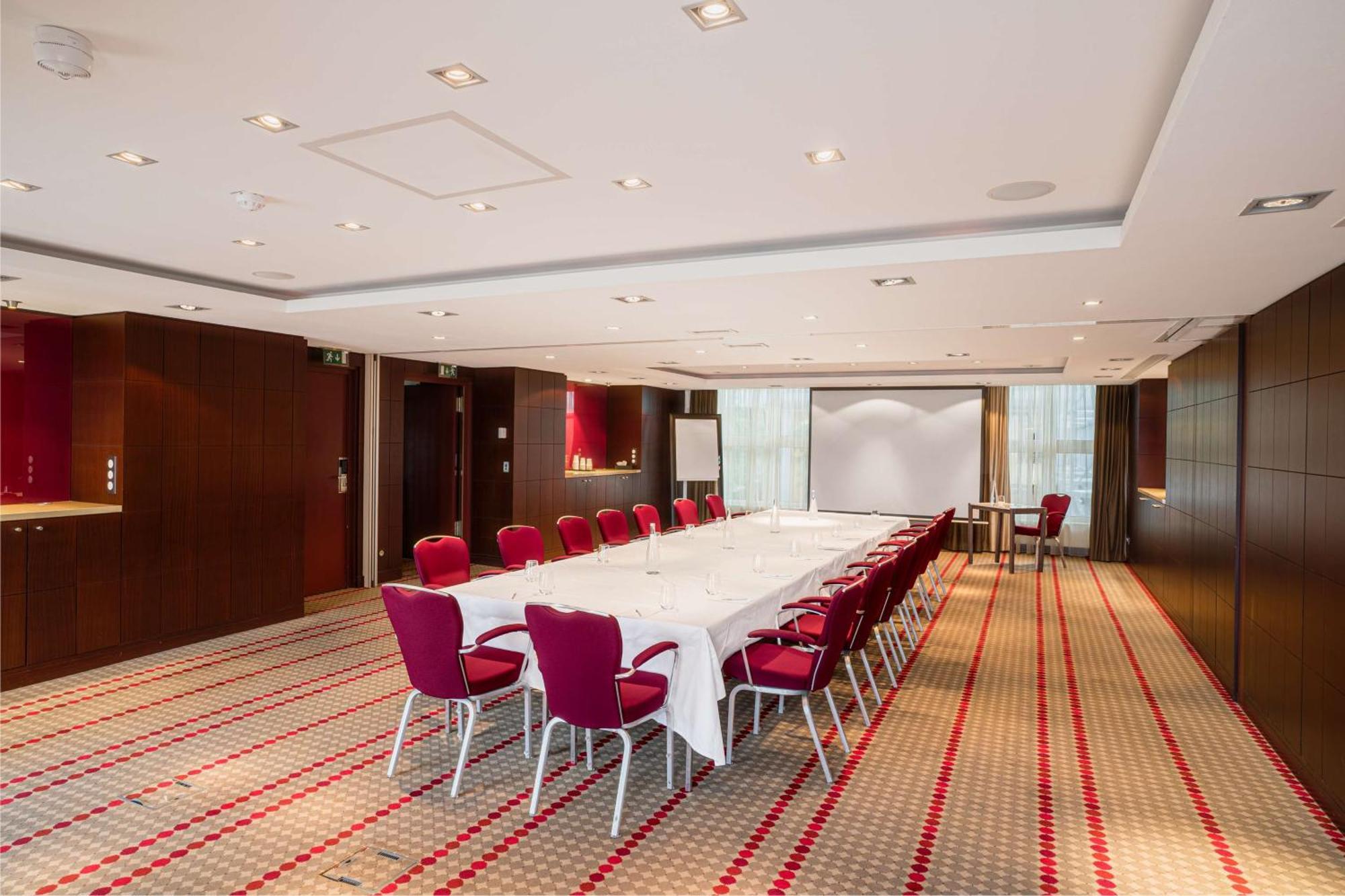 Der Valk Paris Cdg Airport Hotel 4*